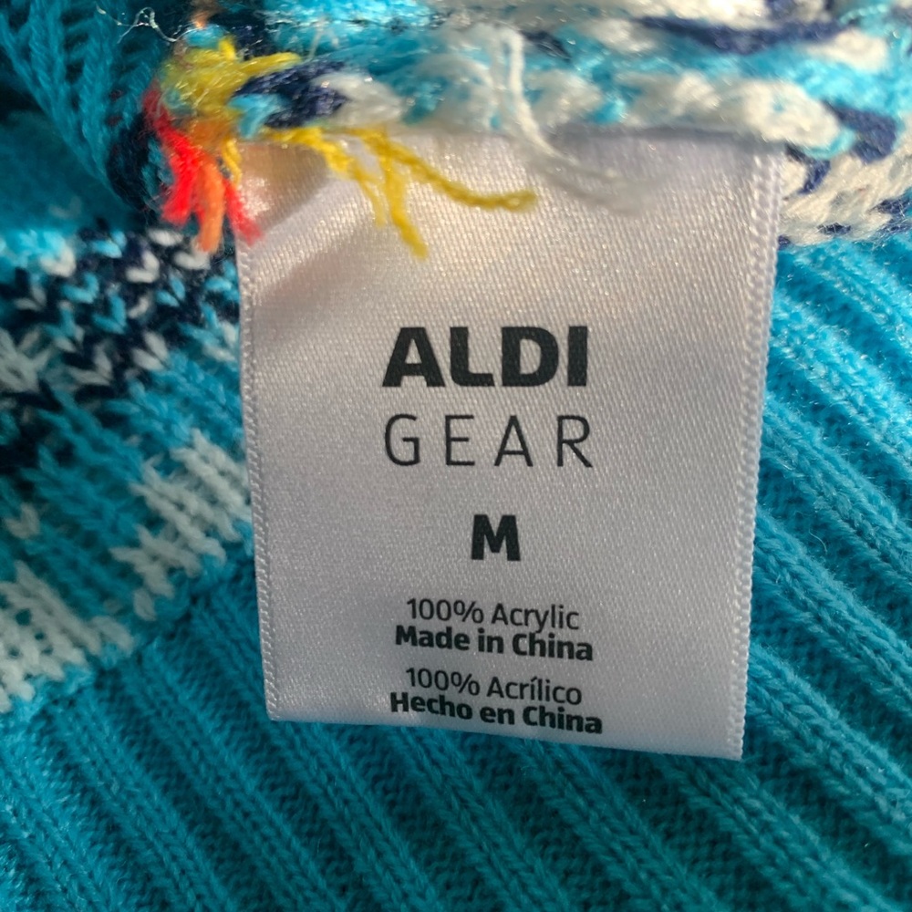NWT Men’s Festive Blue Snowflake Crewneck Holiday Sweater - Picture 6 of 6